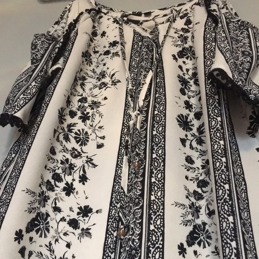 Patterned Off-Shoulder Dress - Picture 5 of 5